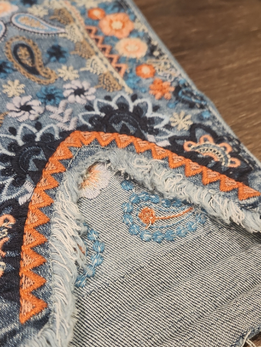 ❤️ LAURIE FELT EMBROIDERED HIGH RISE SKINNY DAISY DENIM JEANS, 4P (27 PETITE) - Picture 6 of 12